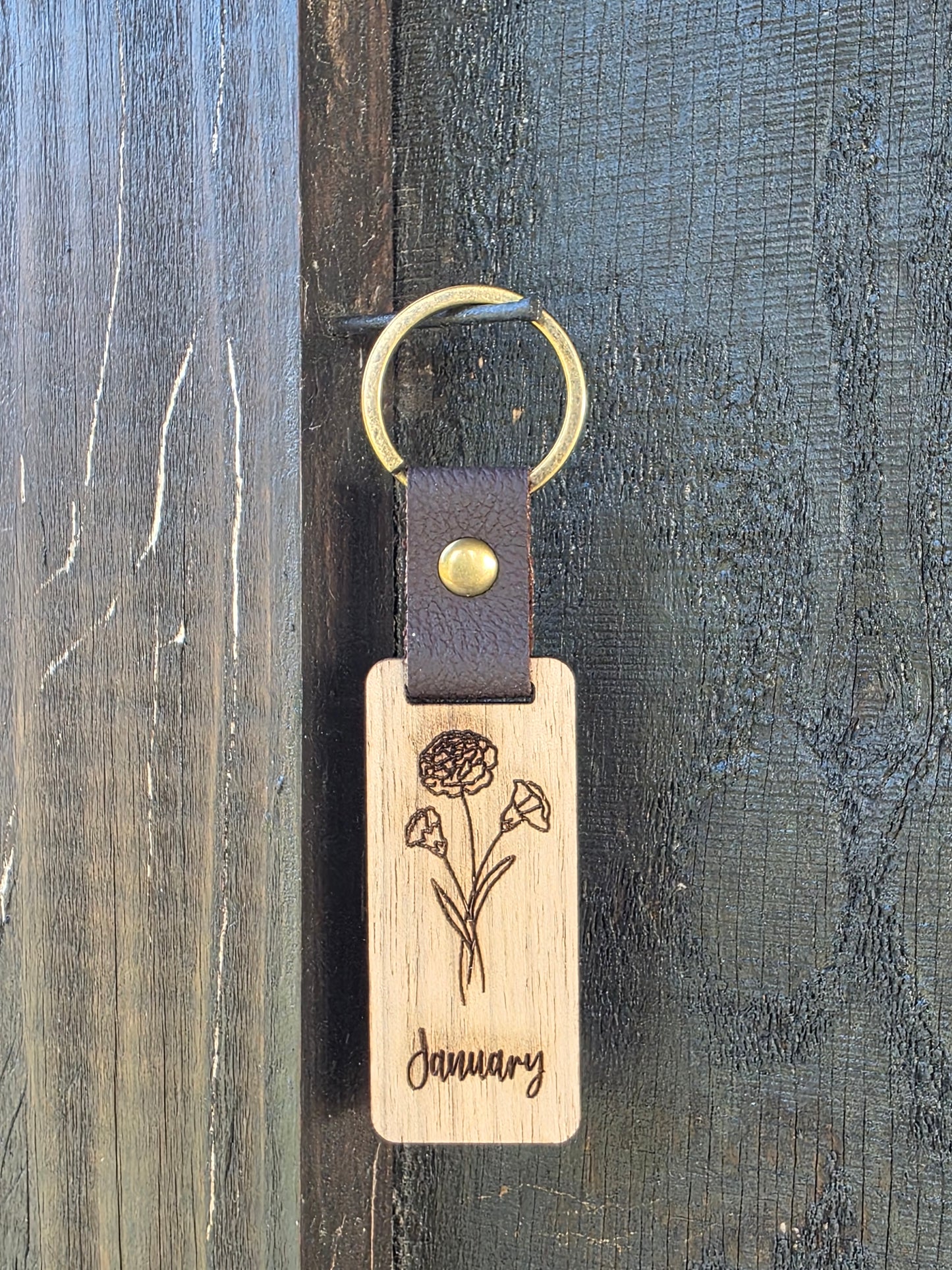 Personalized Birth Month Flower Keychain – Handcrafted Wooden Floral Key Ring with Engraved Monthly Blooms – Custom Gift for Her or Him