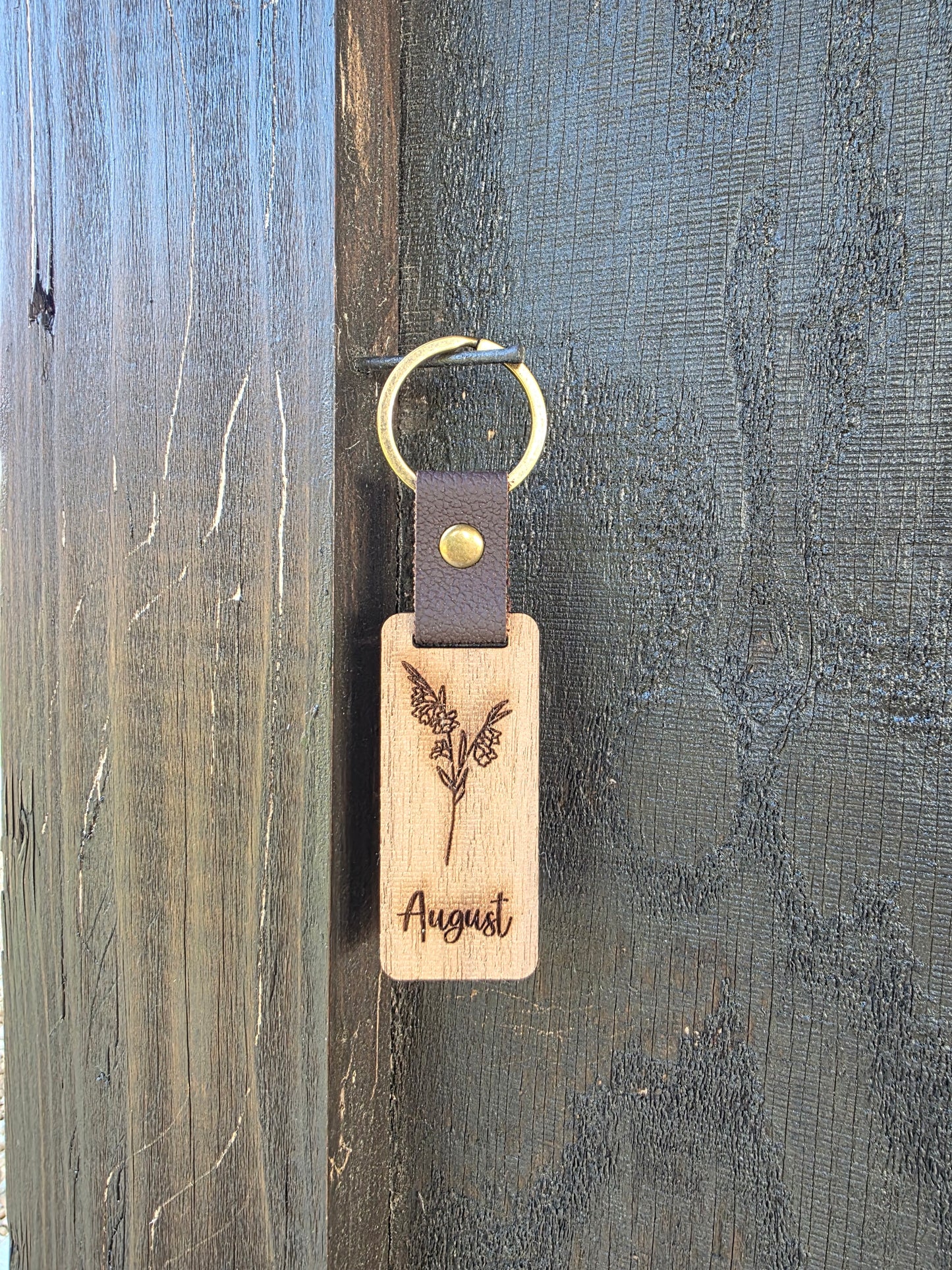 Personalized Birth Month Flower Keychain – Handcrafted Wooden Floral Key Ring with Engraved Monthly Blooms – Custom Gift for Her or Him