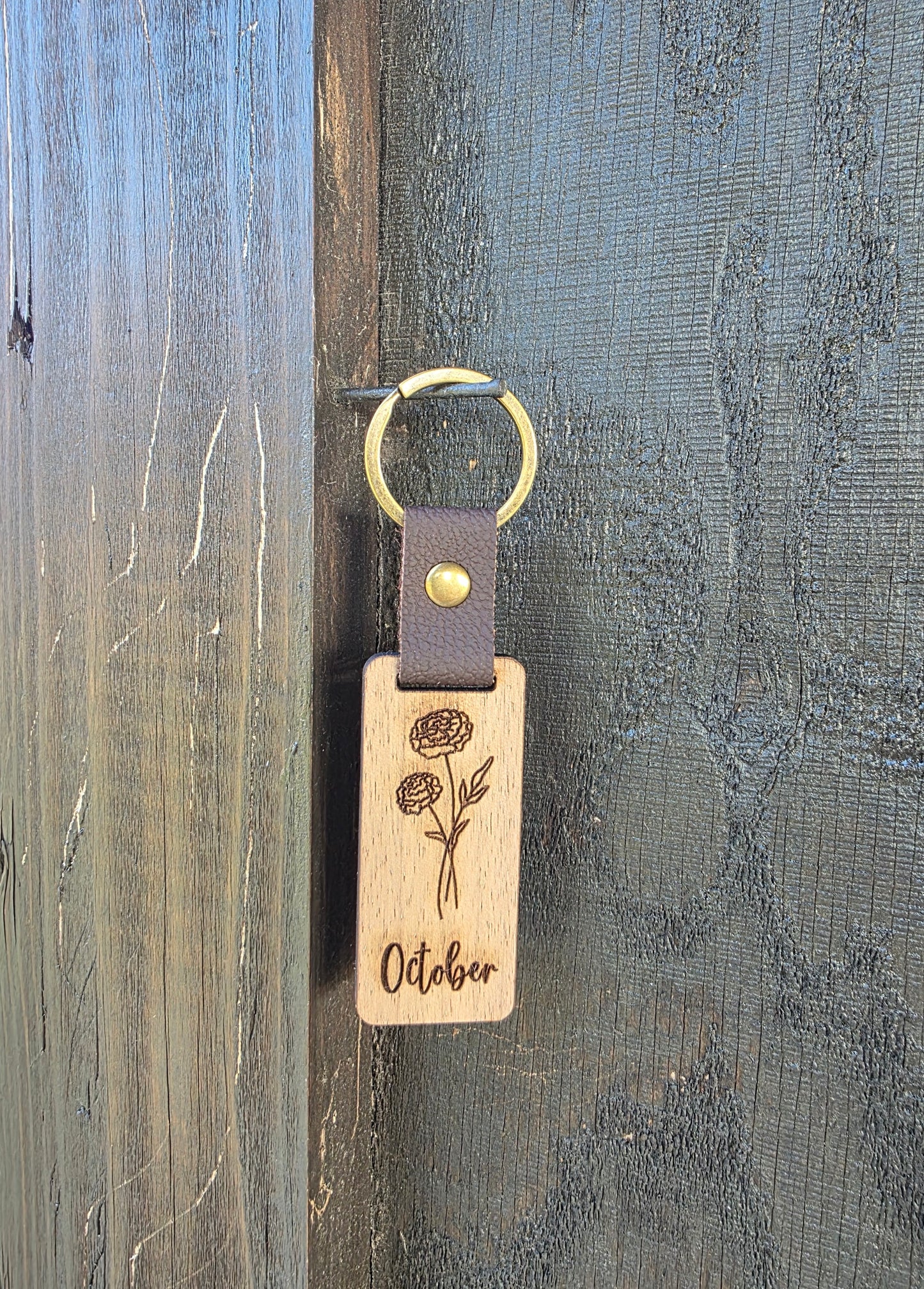 Personalized Birth Month Flower Keychain – Handcrafted Wooden Floral Key Ring with Engraved Monthly Blooms – Custom Gift for Her or Him