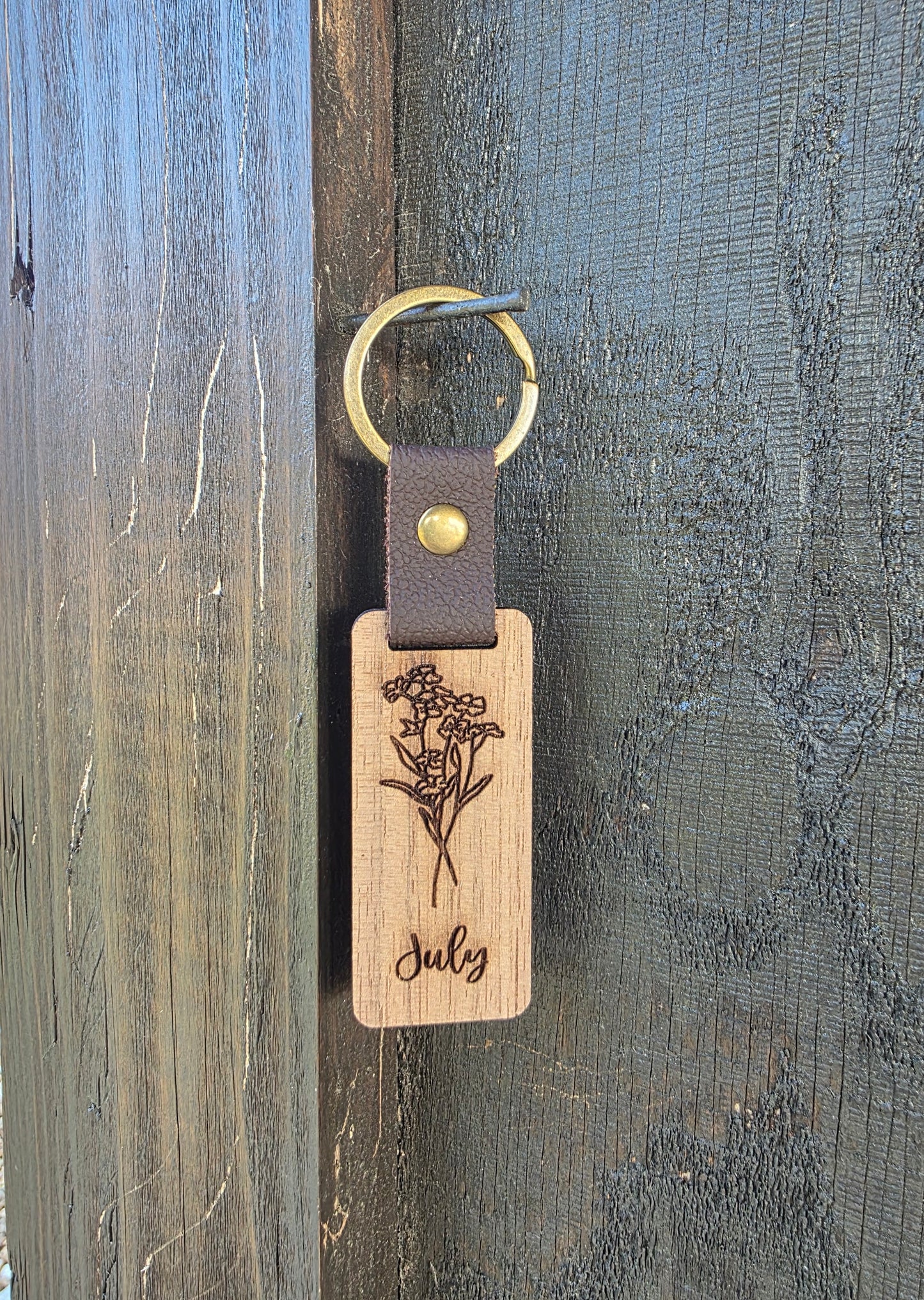 Personalized Birth Month Flower Keychain – Handcrafted Wooden Floral Key Ring with Engraved Monthly Blooms – Custom Gift for Her or Him